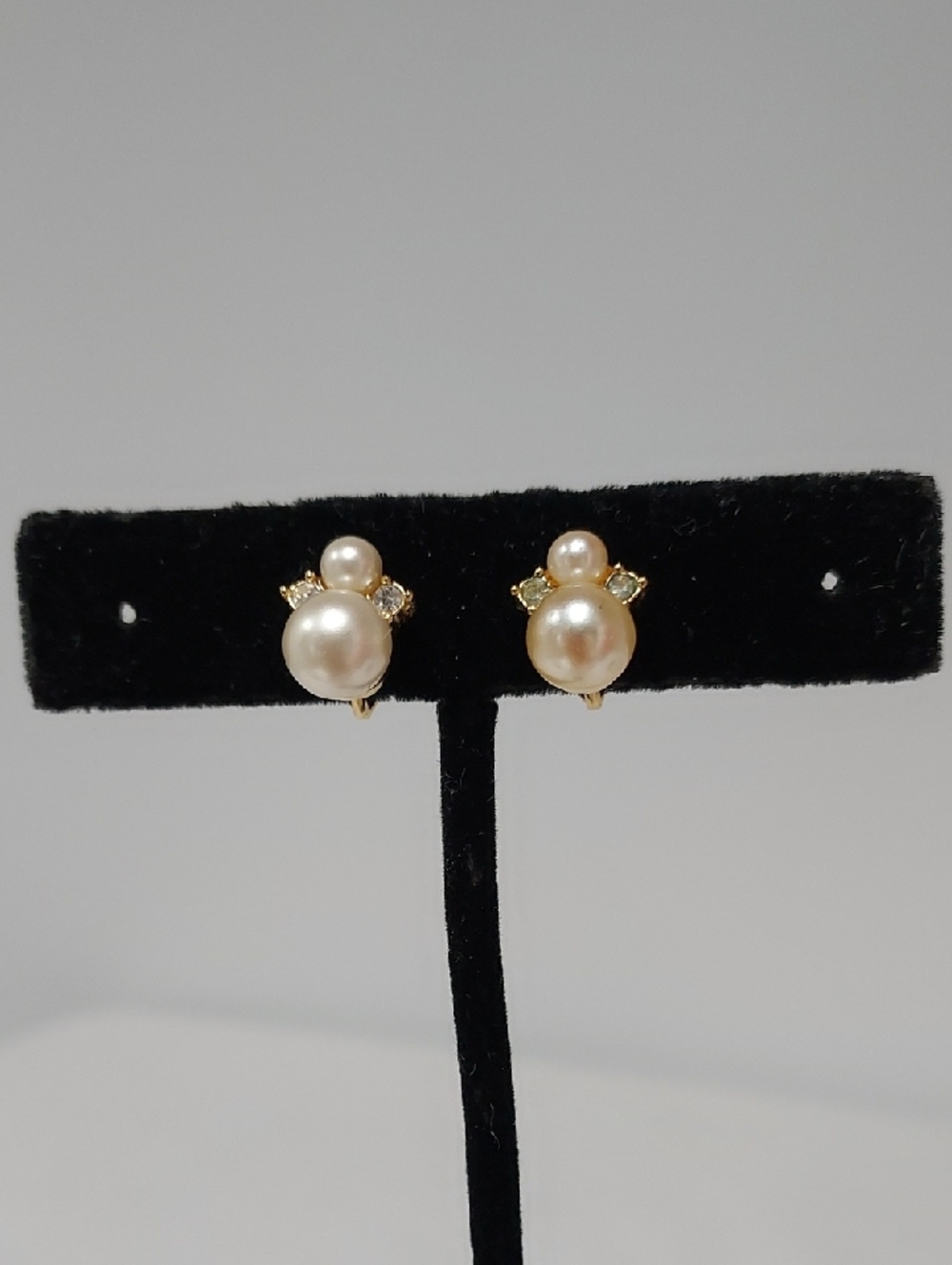 Vintage Christian Dior Pearl Cluster Crystals Gold-Tone Clip-On Earrings - Picture 2 of 8